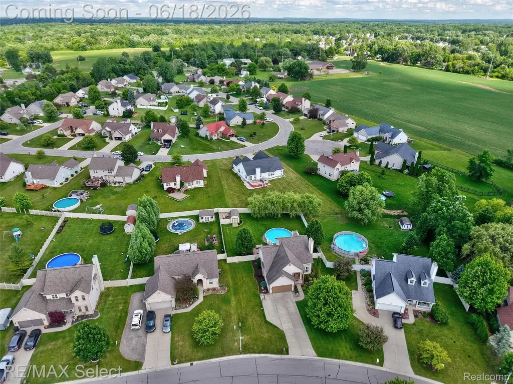 4135 Maplewood Meadows Avenue Burton City MI 48439