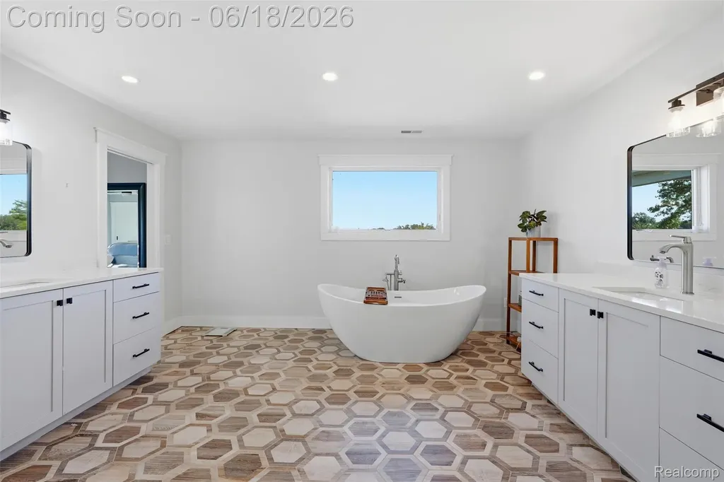 31100 S River Road Harrison Charter Township MI 48045