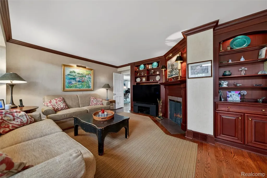 66 Oxford Road Village Of Grosse Pointe Shores City MI 48236