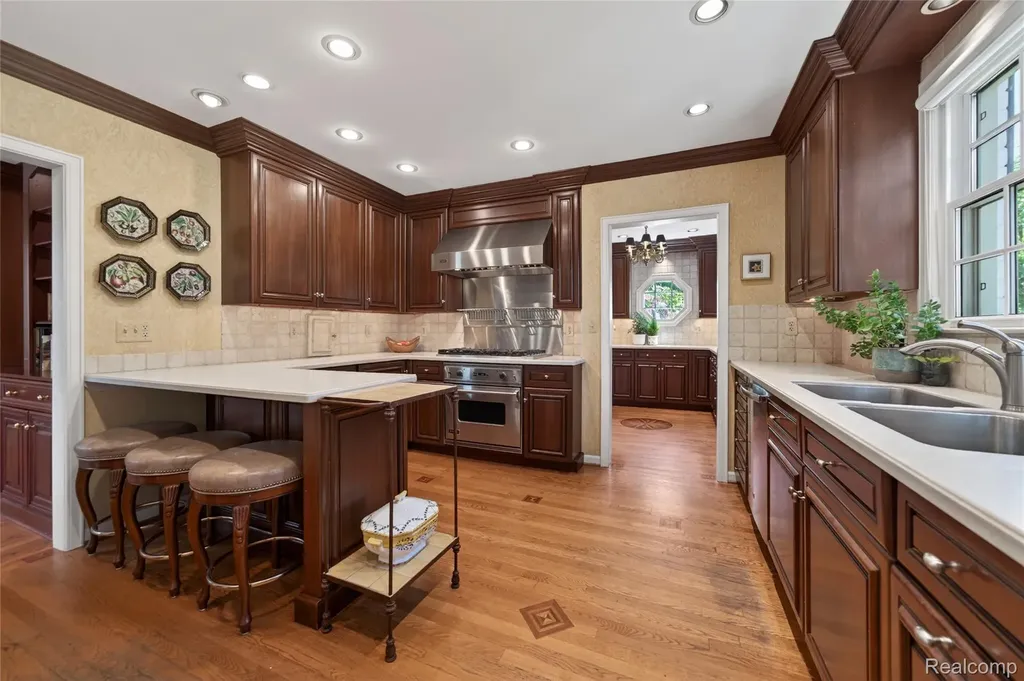 66 Oxford Road Village Of Grosse Pointe Shores City MI 48236