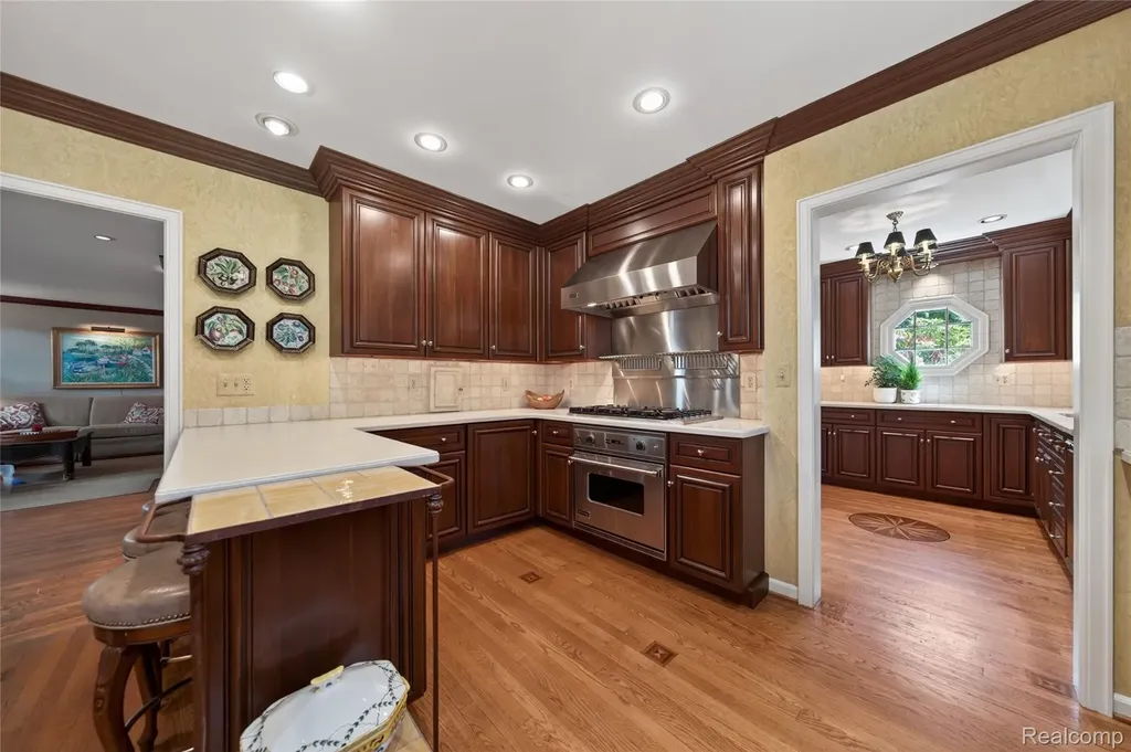 66 Oxford Road Village Of Grosse Pointe Shores City MI 48236