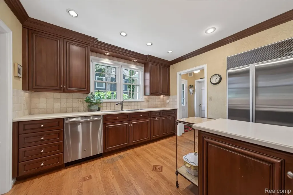 66 Oxford Road Village Of Grosse Pointe Shores City MI 48236