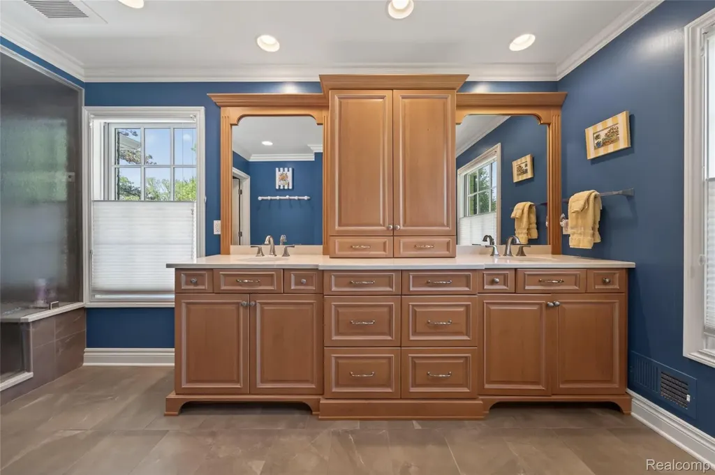 66 Oxford Road Village Of Grosse Pointe Shores City MI 48236
