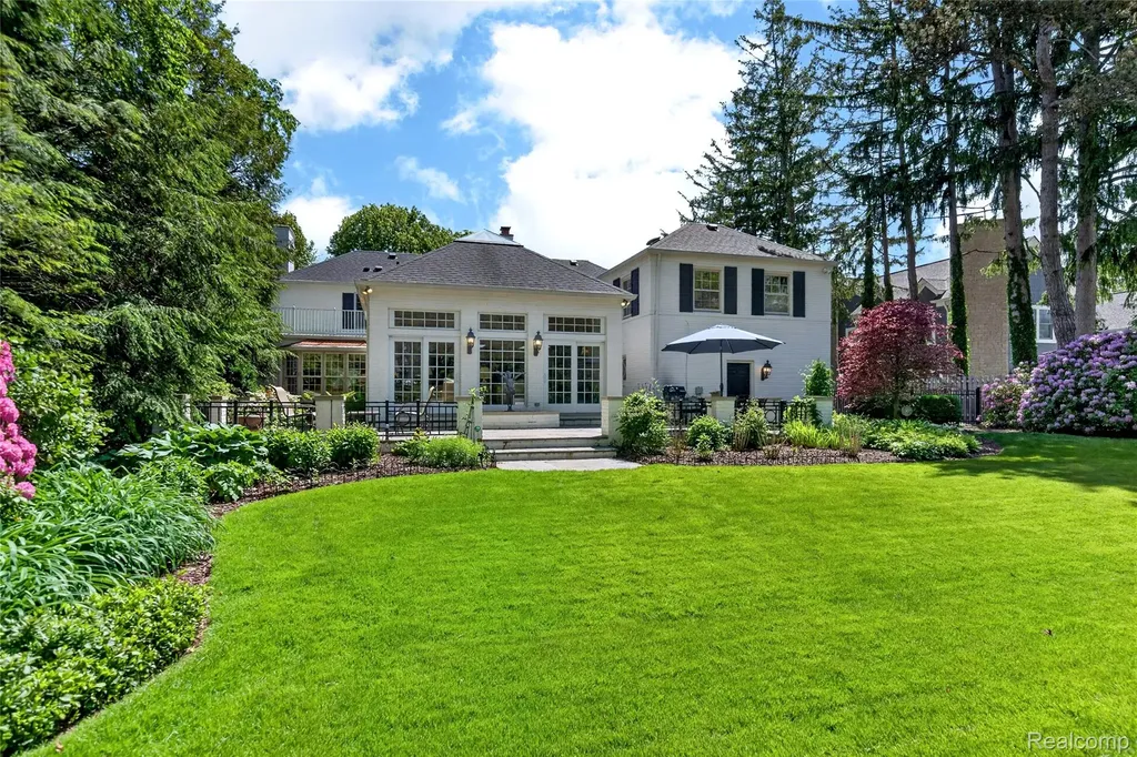 66 Oxford Road Village Of Grosse Pointe Shores City MI 48236