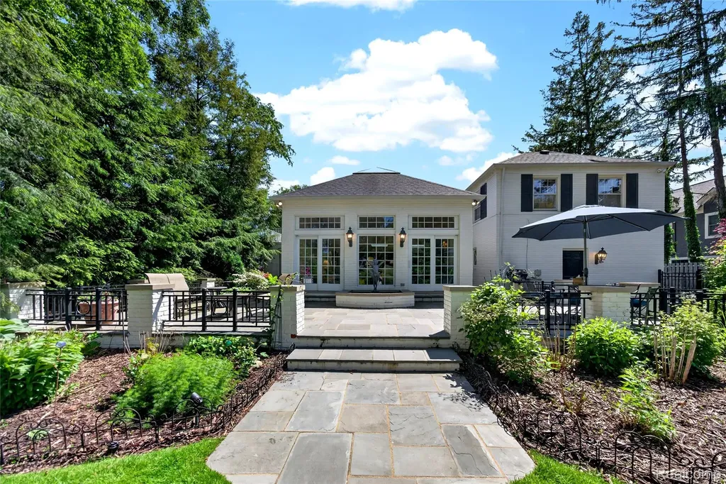 66 Oxford Road Village Of Grosse Pointe Shores City MI 48236
