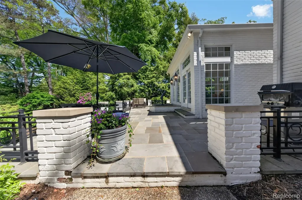 66 Oxford Road Village Of Grosse Pointe Shores City MI 48236