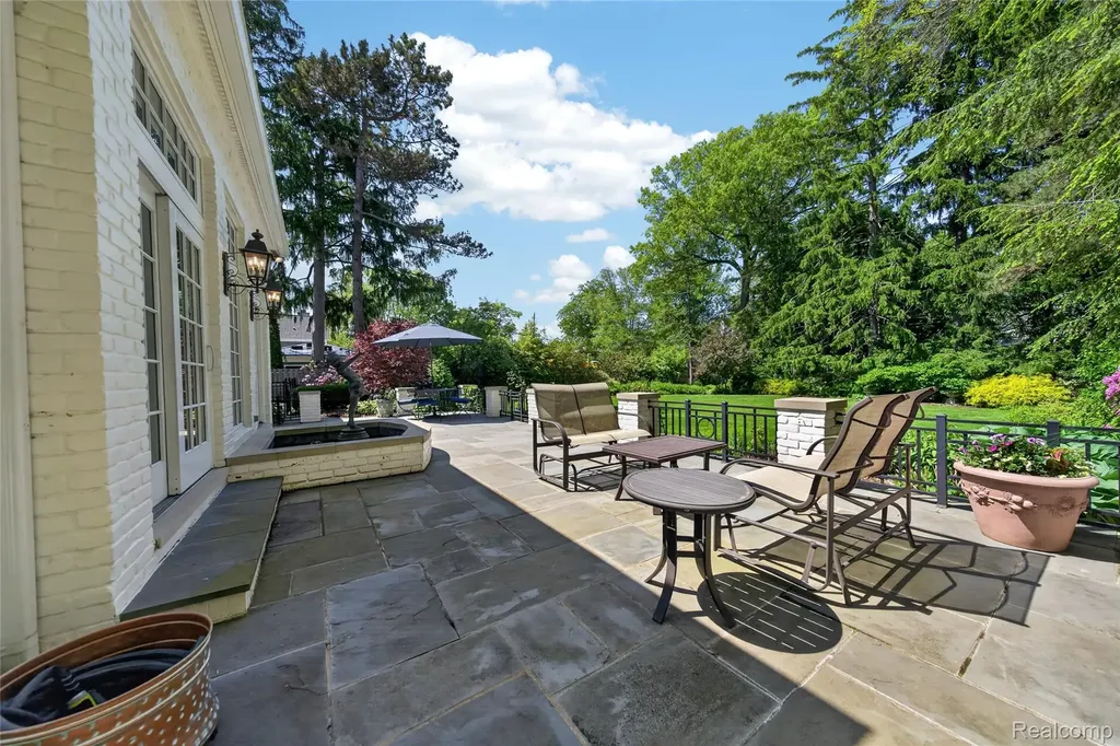 66 Oxford Road Village Of Grosse Pointe Shores City MI 48236