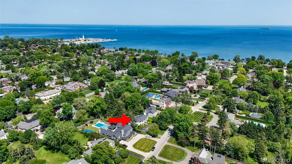66 Oxford Road Village Of Grosse Pointe Shores City MI 48236