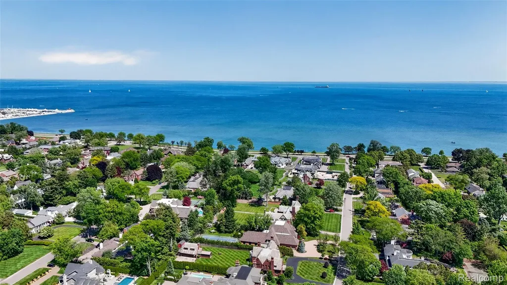 66 Oxford Road Village Of Grosse Pointe Shores City MI 48236
