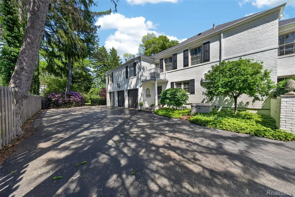 66 Oxford Road Village Of Grosse Pointe Shores City MI 48236