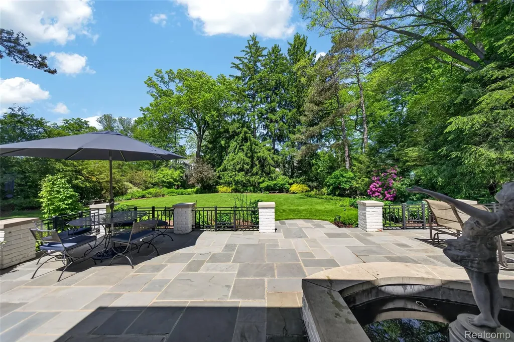 66 Oxford Road Village Of Grosse Pointe Shores City MI 48236