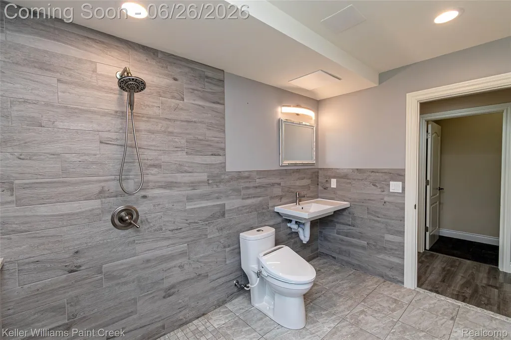 2400 Inwood Road Washington Township MI 48095