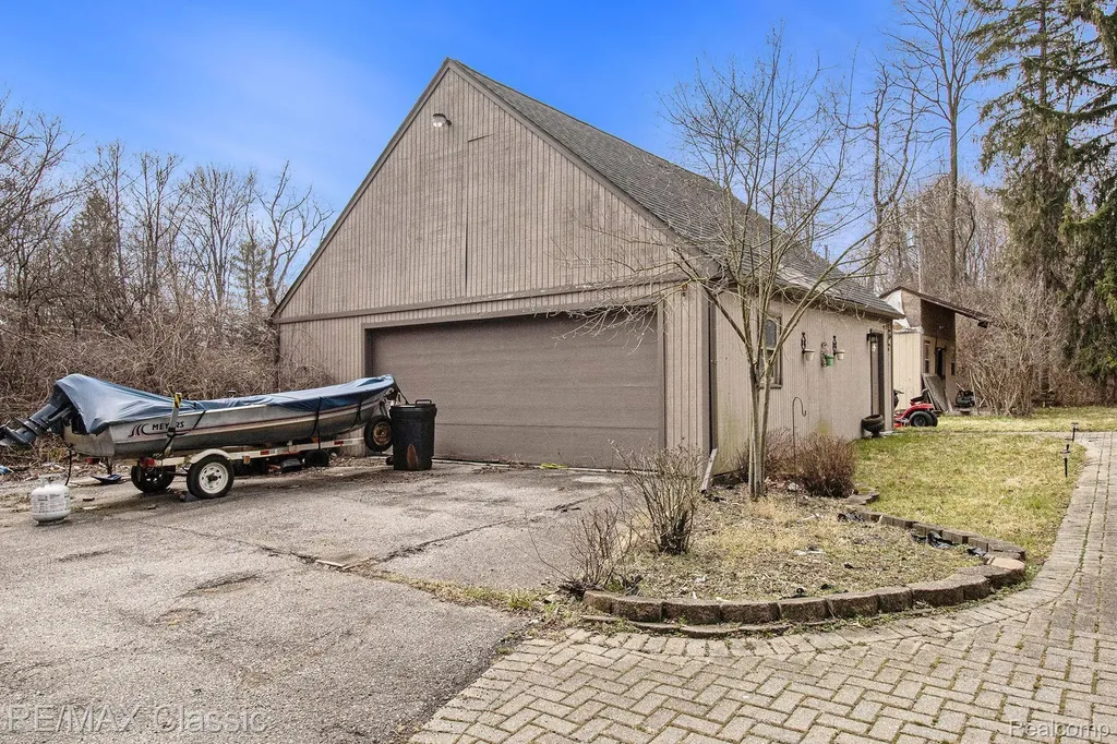 23775 Inkster Road Farmington Hills City MI 48336