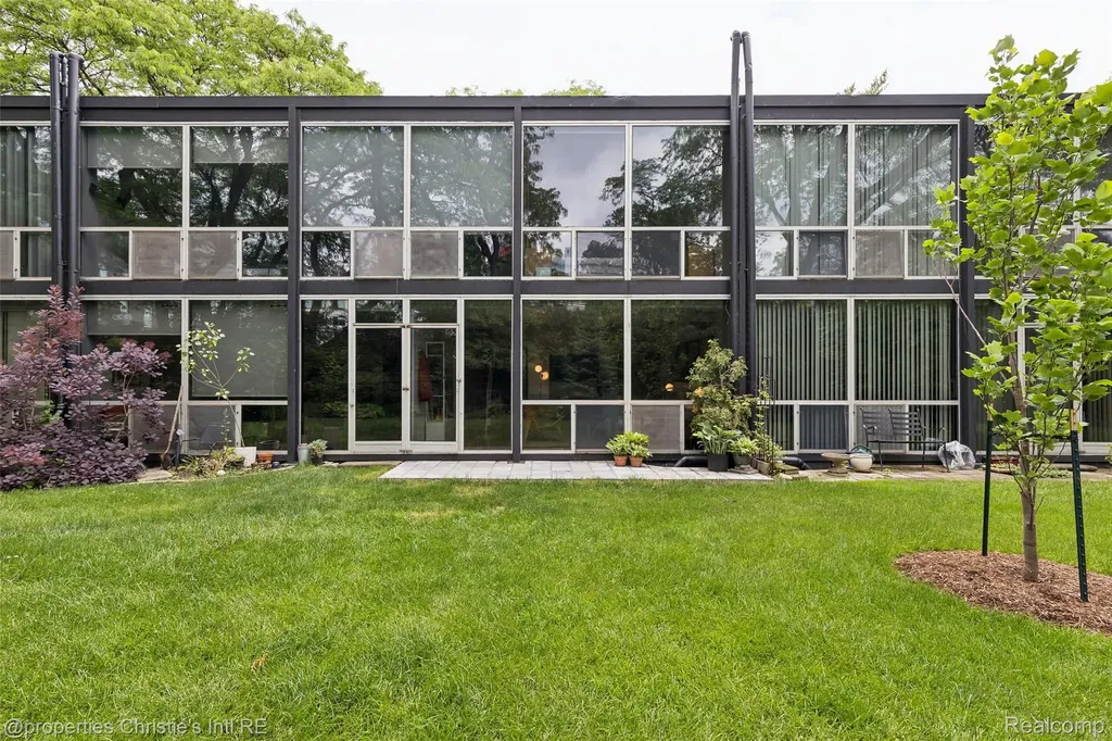 1313 Joliet Place Detroit City MI 48207