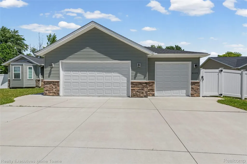 4429 River Road East China Township MI 48054