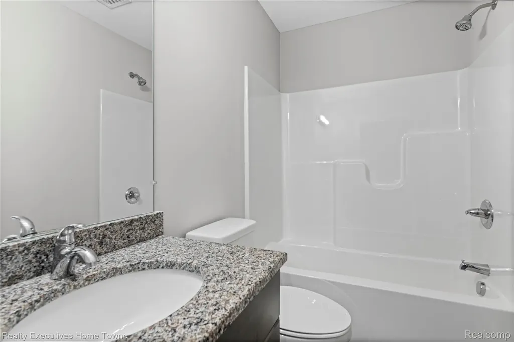 4429 River Road East China Township MI 48054
