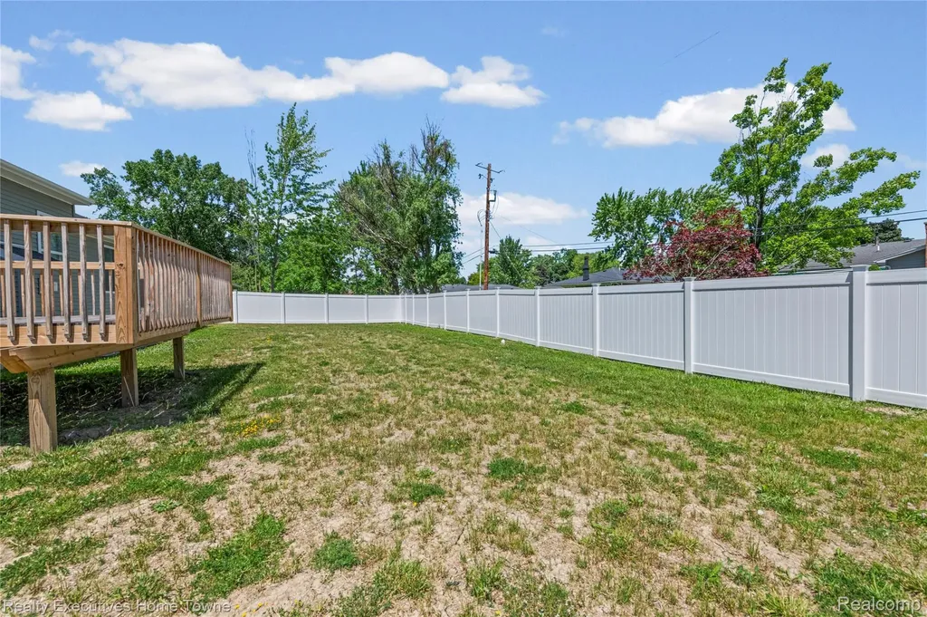 4429 River Road East China Township MI 48054