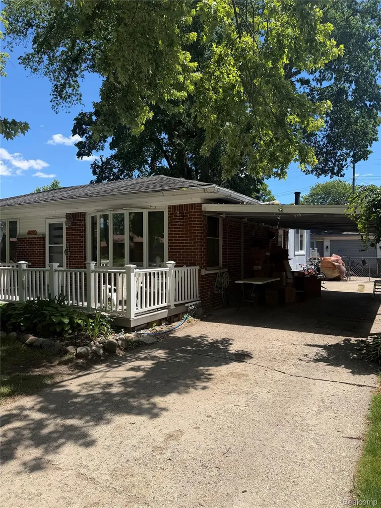 8774 Shannon Drive Sterling Heights City MI 48314