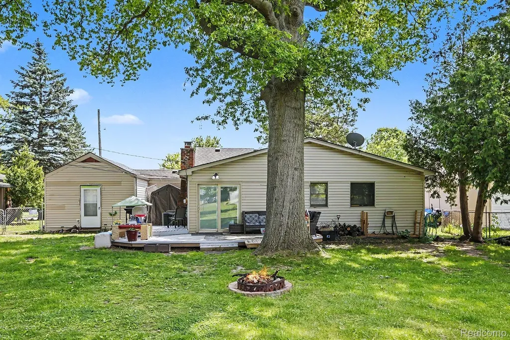 30212 Beechwood Street Garden City City MI 48135