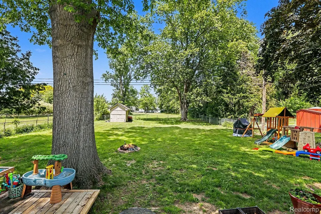 30212 Beechwood Street Garden City City MI 48135