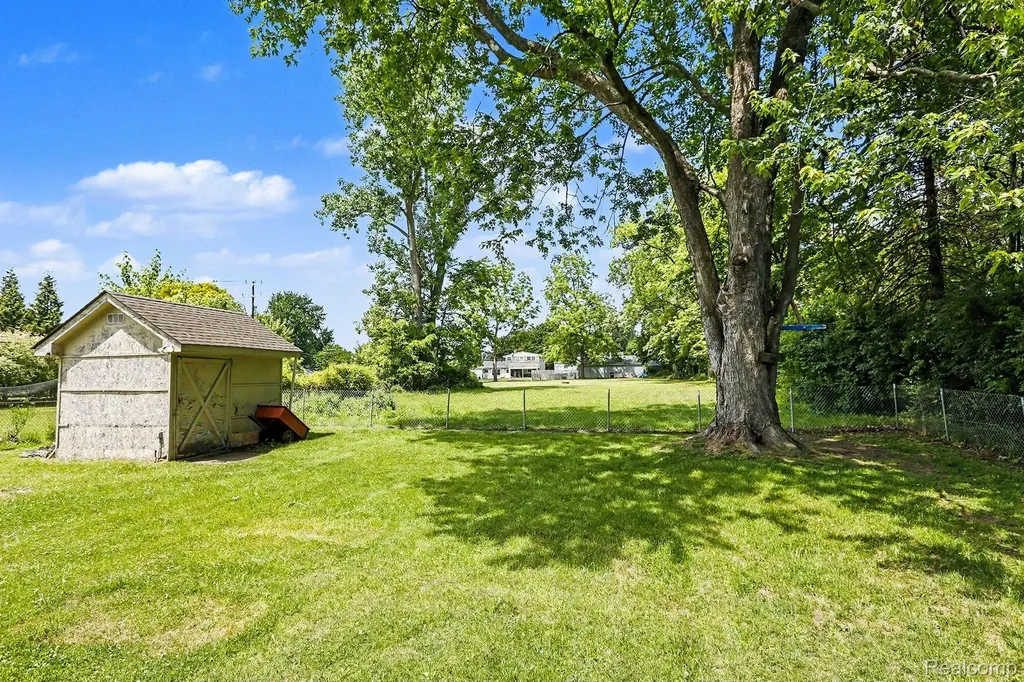 30212 Beechwood Street Garden City City MI 48135