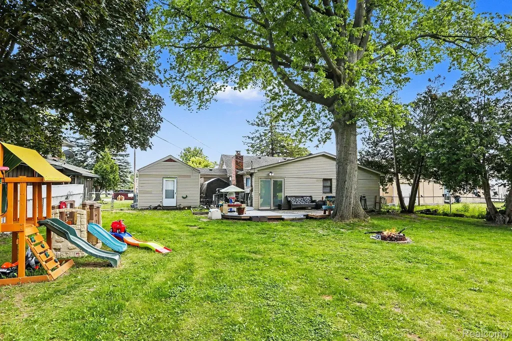 30212 Beechwood Street Garden City City MI 48135