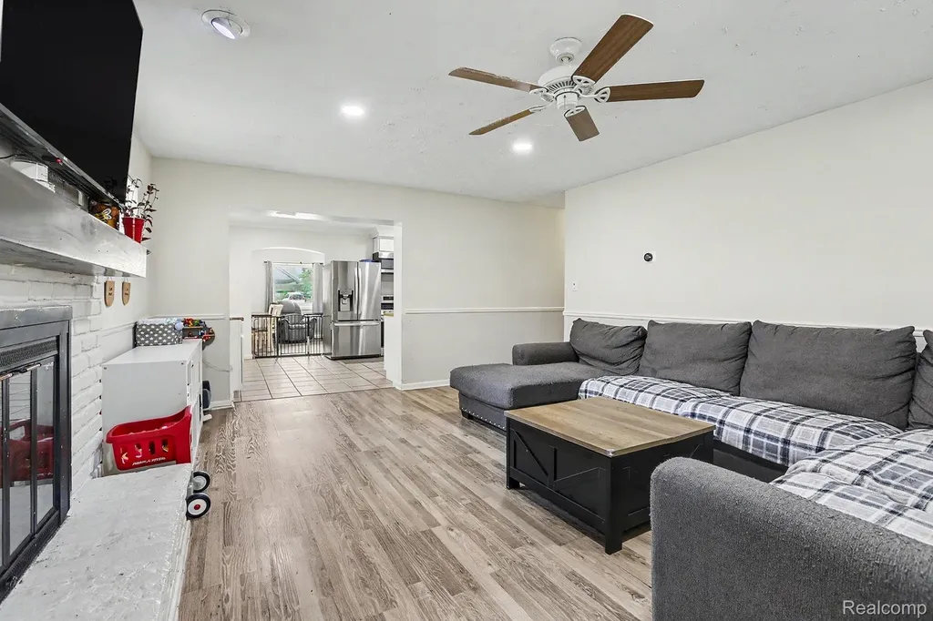 30212 Beechwood Street Garden City City MI 48135