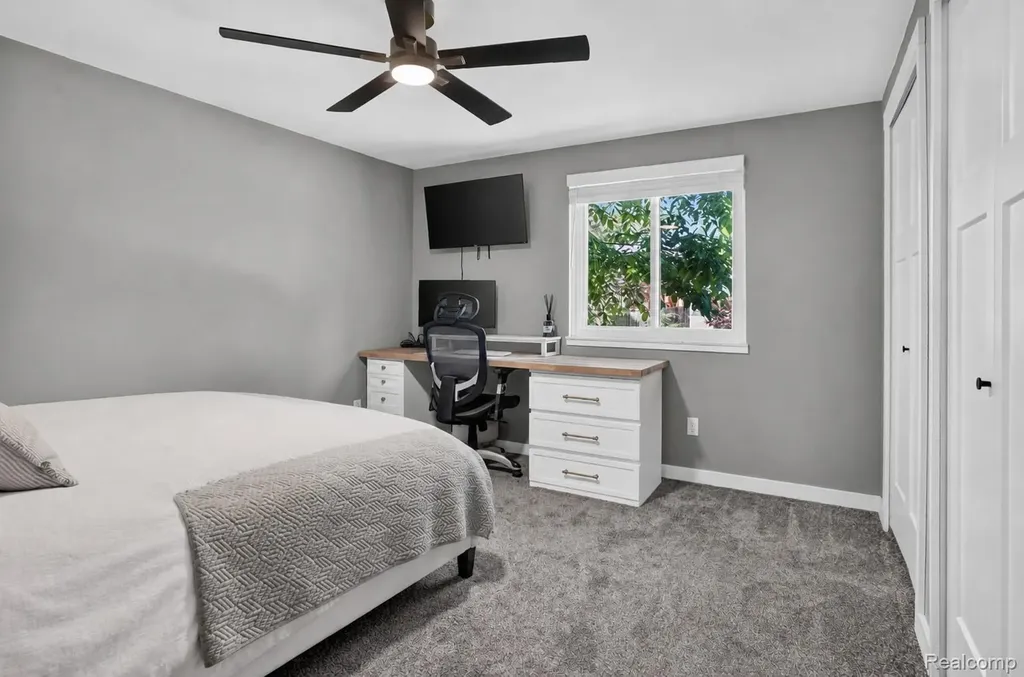 1037 Miami Avenue Waterford Charter Township MI 48327