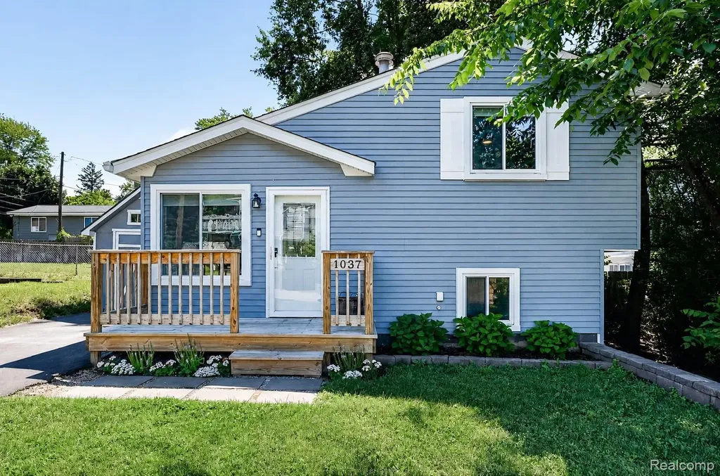1037 Miami Avenue Waterford Charter Township MI 48327