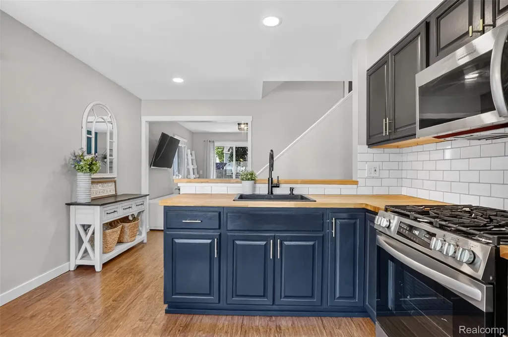 1037 Miami Avenue Waterford Charter Township MI 48327