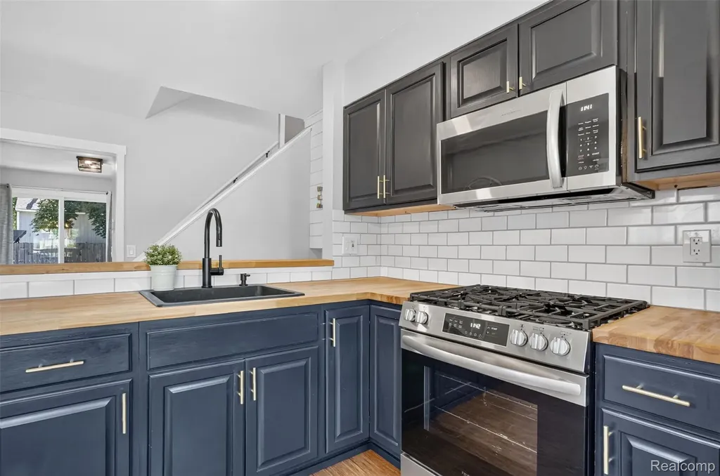 1037 Miami Avenue Waterford Charter Township MI 48327