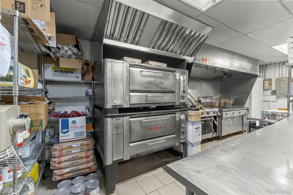 8028 N Middlebelt Road Westland City MI 48185