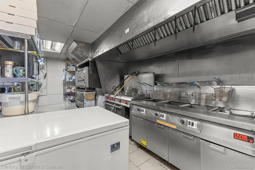8028 N Middlebelt Road Westland City MI 48185