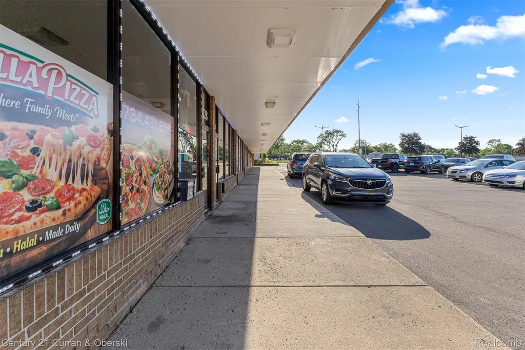 8028 N Middlebelt Road Westland City MI 48185