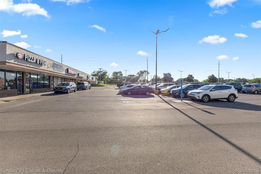 8028 N Middlebelt Road Westland City MI 48185