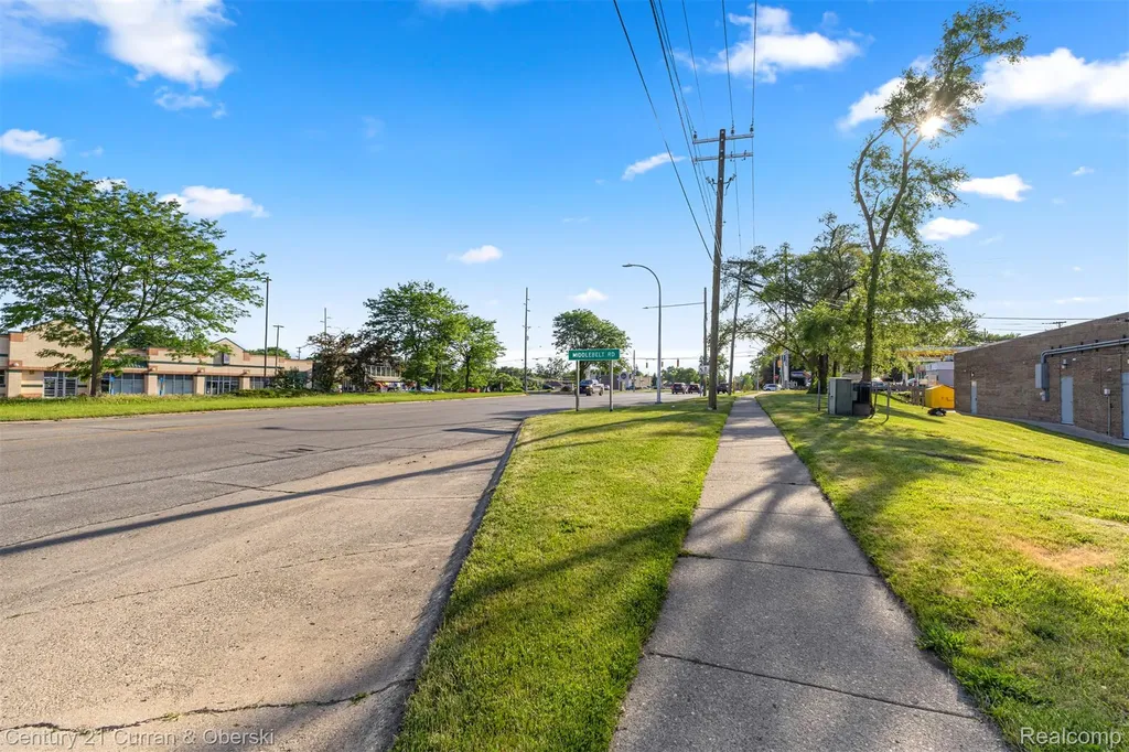 8028 N Middlebelt Road Westland City MI 48185