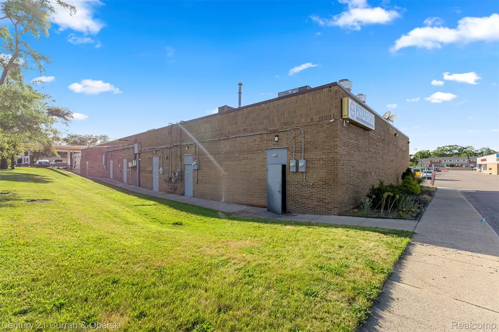 8028 N Middlebelt Road Westland City MI 48185