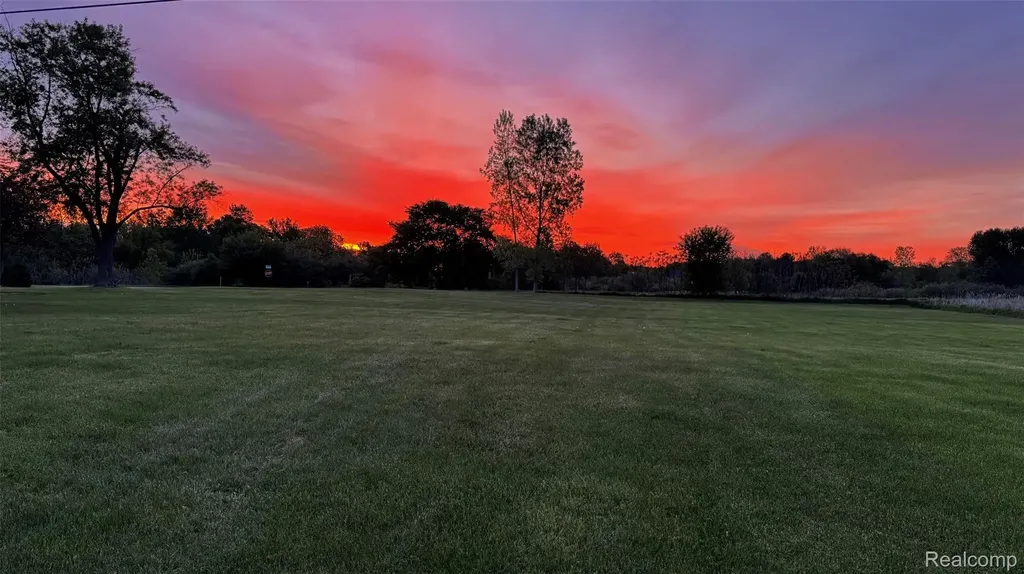9507 Modena Farms Salem Township MI 48178