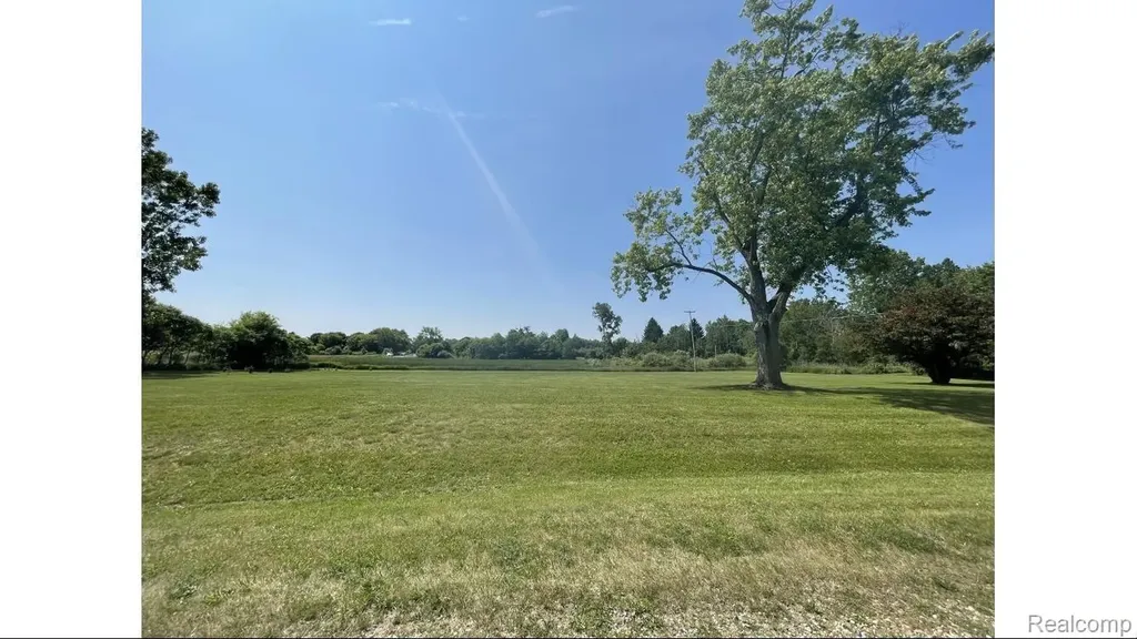 9507 Modena Farms Salem Township MI 48178