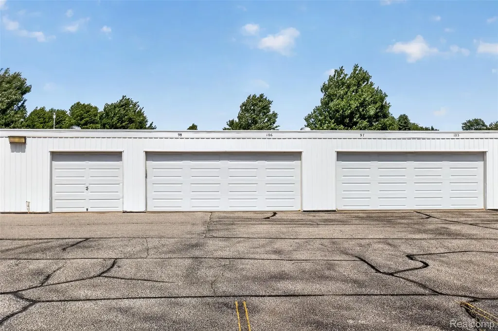 925 Kennely Road Thomas Township MI 48609