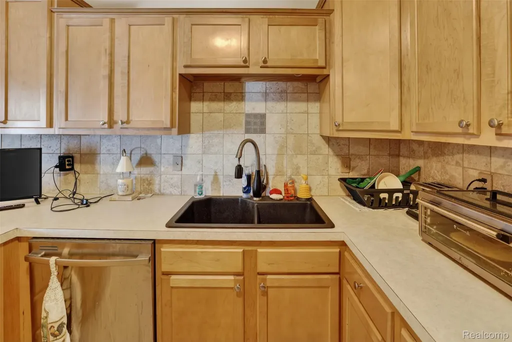 925 Kennely Road Thomas Township MI 48609