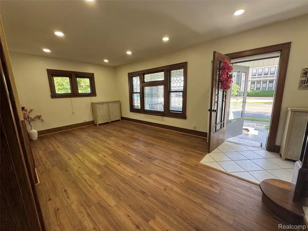 563 Eureka Road Wyandotte City MI 48192