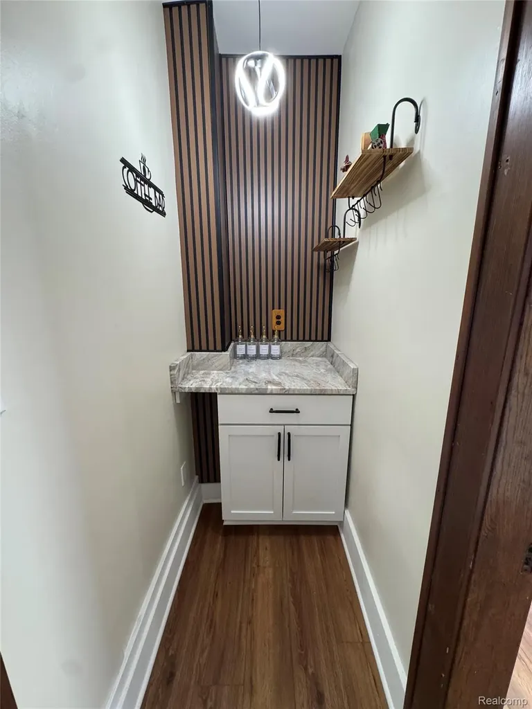 563 Eureka Road Wyandotte City MI 48192