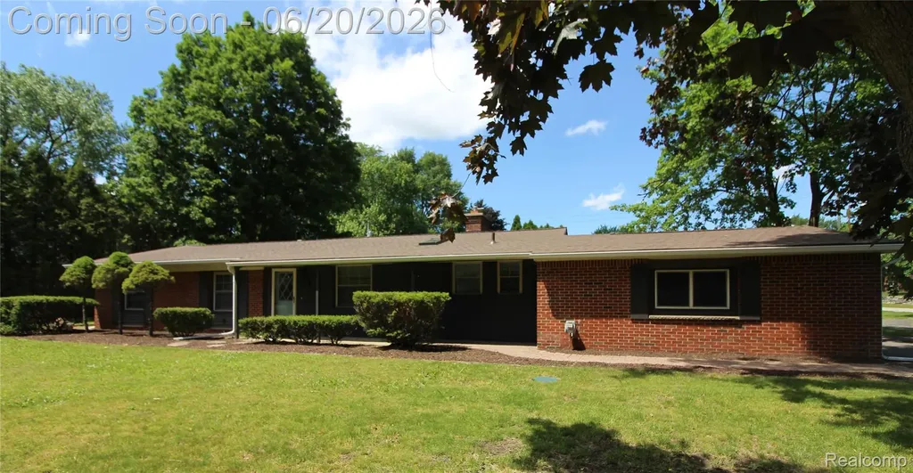 1239 Ashover Drive Bloomfield Charter Township MI 48304