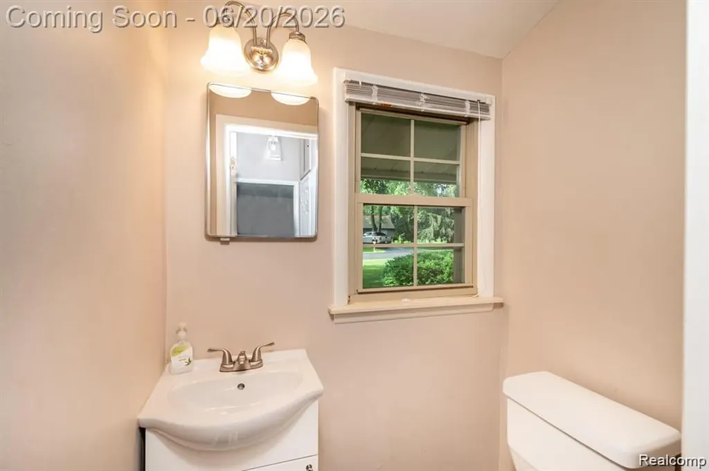 1239 Ashover Drive Bloomfield Charter Township MI 48304