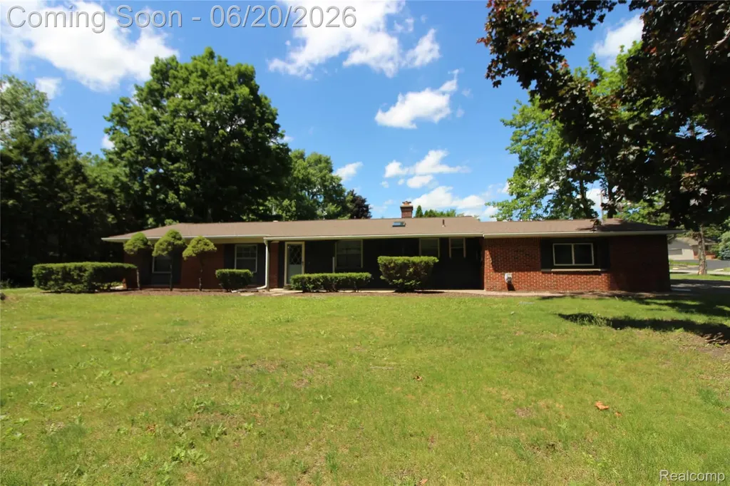 1239 Ashover Drive Bloomfield Charter Township MI 48304