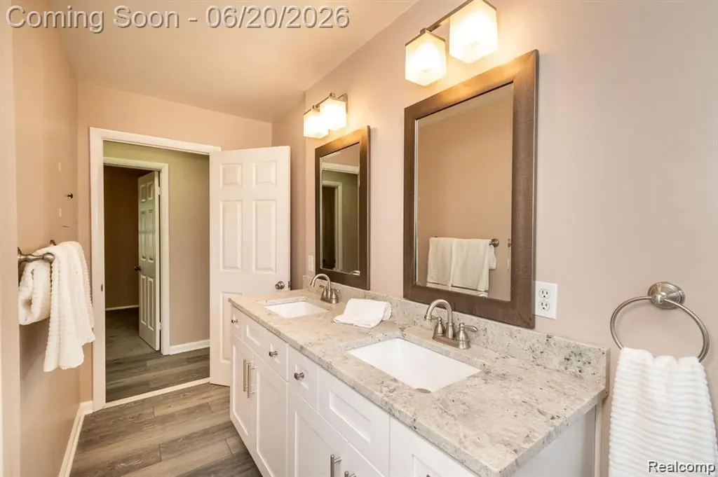1239 Ashover Drive Bloomfield Charter Township MI 48304