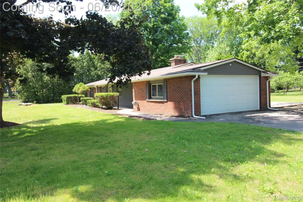 1239 Ashover Drive Bloomfield Charter Township MI 48304