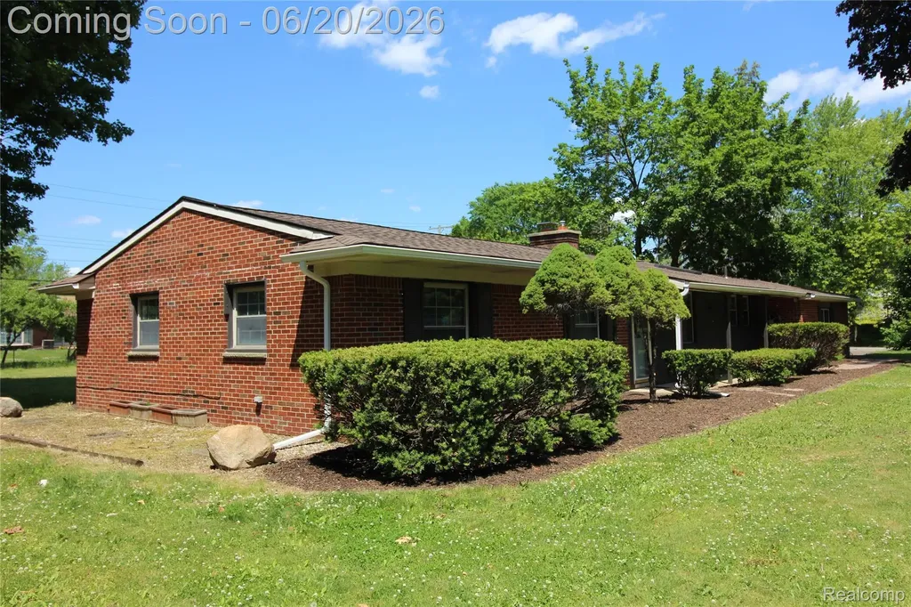 1239 Ashover Drive Bloomfield Charter Township MI 48304