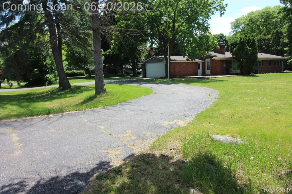 1239 Ashover Drive Bloomfield Charter Township MI 48304